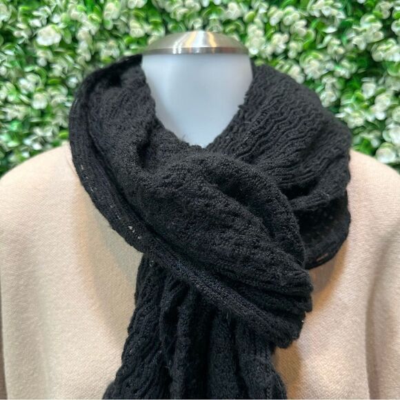 Simple and classic black knit scarf with handkerchief hem and fringe - Picture 2 of 7